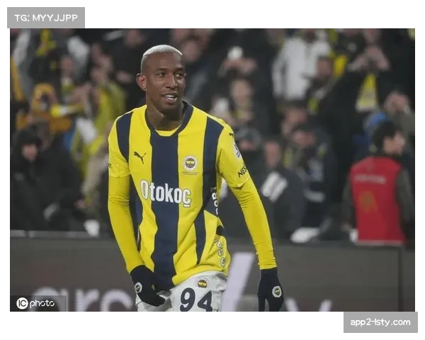 特写：洛里昂老将勒费埃替补登场完成职业生涯第600次联赛出场