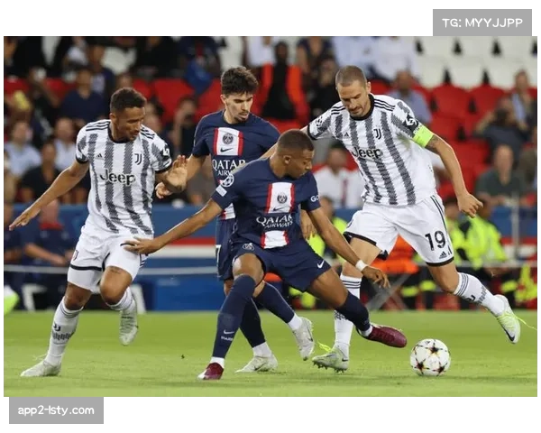 巴黎圣日耳曼公布训练视频,重点演练边路小组配合