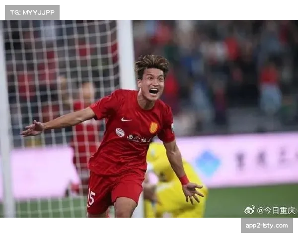 重庆铜梁龙2-0深圳新鹏城，陈纯新破门，向余望补射斩中超首球